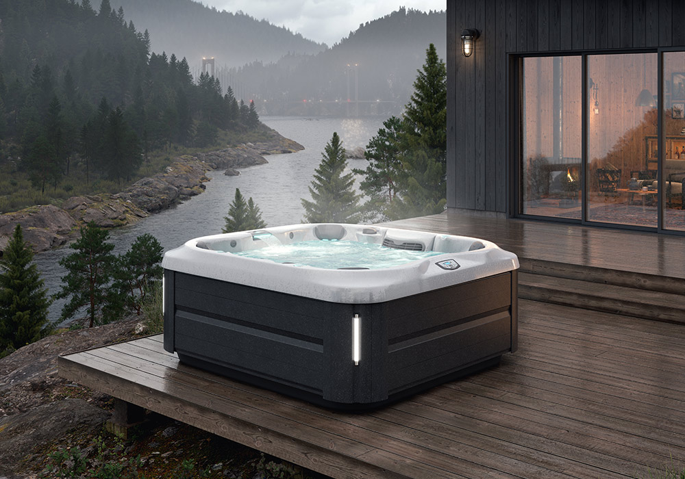 What is the lifespan of a Jacuzzi&reg; hot tub?