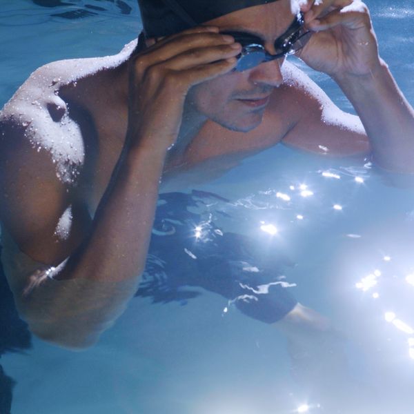 What are smart goggles?